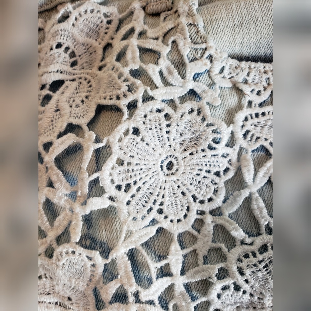 Aeropostale Embroidered Light Wash Denim Shorts - Picture 3 of 7